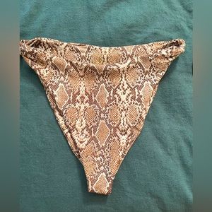 Skatie Salty Bottoms size Medium